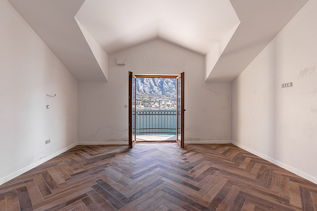 A luxurious three-story villa on the first sea line in  Kotor — photo 26